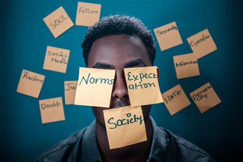 How do societal expectations about men as primary providers influence their financial planning for retirement?
