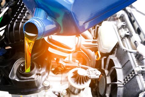 330+ Car Having A Fresh Oil Change Stock Photos, Pictures & Royalty ...