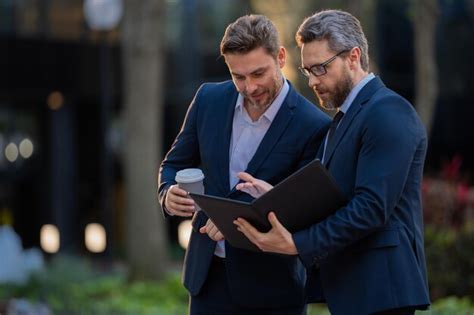 How often do men discuss their personal investment strategies with their male friends?