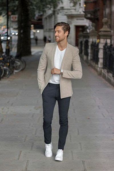 How to master smart-casual style for men, from fitness to finance?