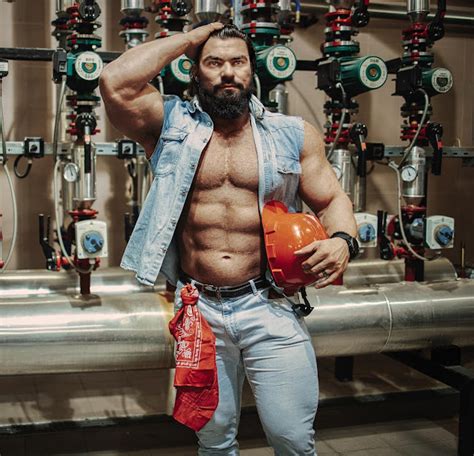 Muscle Lover: Serbian powerlifter and bodybuilder Sasa Lampas