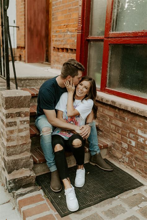 Cute Couples Urban Street Session in 2020 | Couple picture poses ...