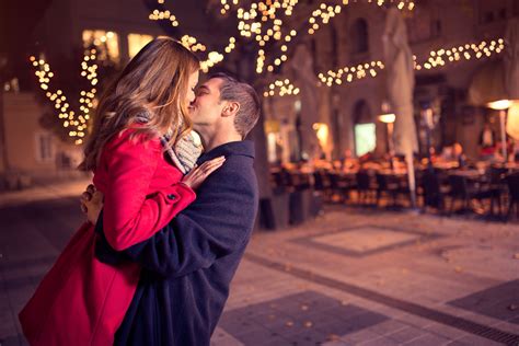 The 7 Habits Of Happy Couples - Simplemost
