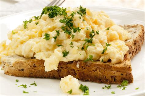 How to Make the Best Scrambled Eggs on Toast - YUM!