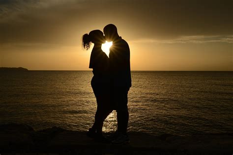 Romantic Kissing Couple Silhouette Wallpapers - Wallpaper Cave