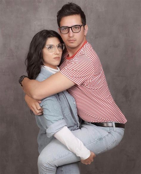 Pin by Jessica Herpst on Holidays | Funny couple poses, Awkward photos, Funny photoshoot ideas