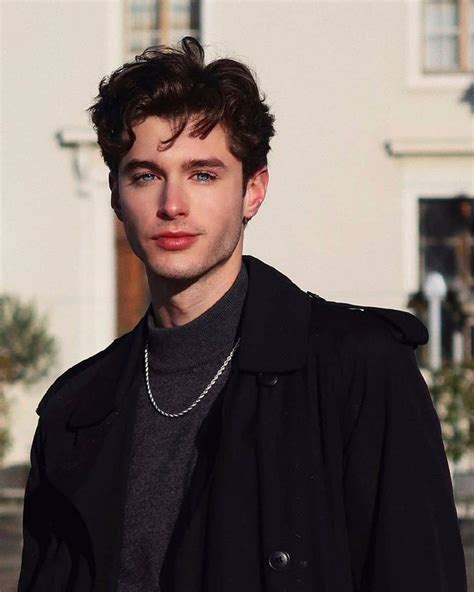 Pin by z ayeh on پسرانه | Male model face, Photography poses for men ...