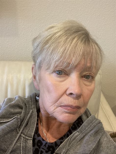 Beautiful Women Over 50, Silver Foxes, Old Age, Older, Aging, Attractive, Hair, Quick, Beauty