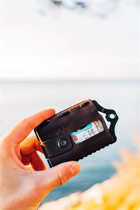 Do You Prefer A Slim Wallet Or A Fat Wallet? - A Trayvax Article
