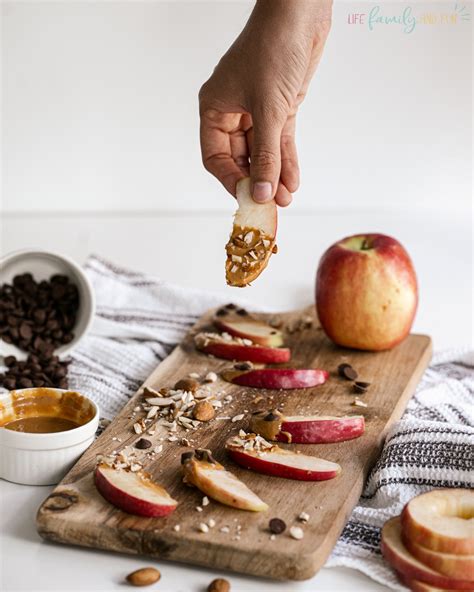 Apple Slices with Peanut Butter Dip - Easy And Healthy Snacks