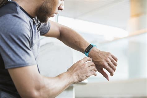 Which smartwatch best balances fitness tracking and productivity for men?
