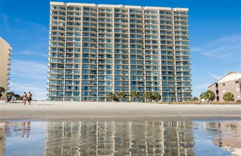 What 3 versatile smart casual essentials do men truly need?