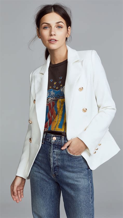5 Jeans-and-T-Shirt Outfits That Add So Much Style | Who What Wear