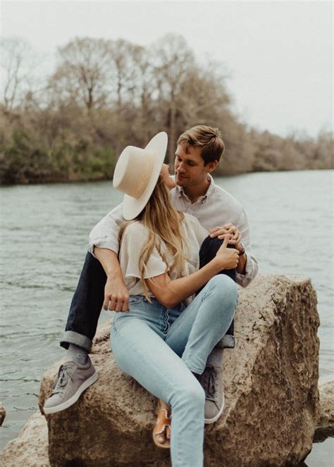 50 Unique Engagement Photo Ideas from Real Couples