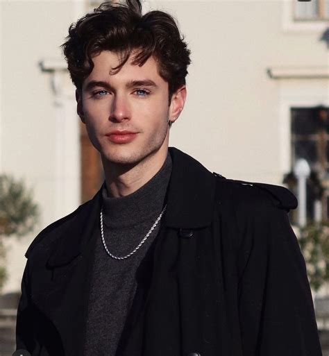 For men, what’s the most effective workout & diet to build lean muscle & cut fat?