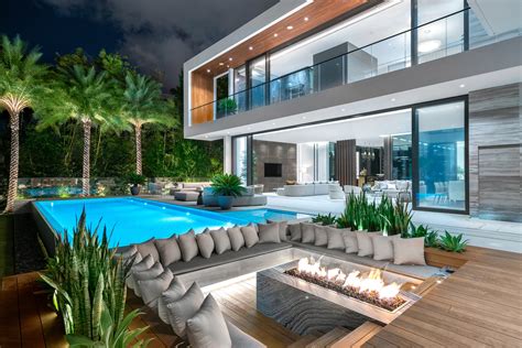 Choeff Levy Fischman Completes Tropical Modern Home in Miami
