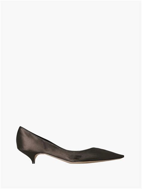 11 Minimalist Footwear Styles to Make the Centerpiece of Your Fall ...