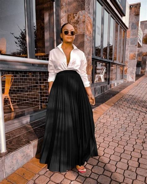 Pin by Andy on Fashion Mode | Pleated long skirt, Maxi skirt outfits, Black skirt outfits