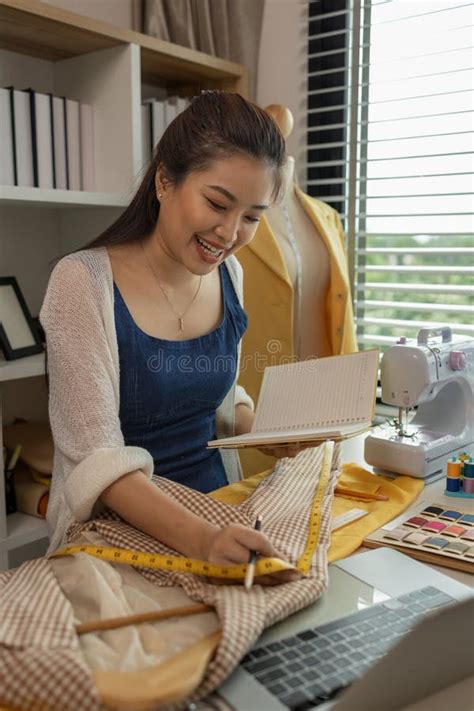 Design Professional Marking on Fabric, Designer Working in the Studio ...