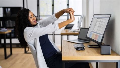 What ergonomic desk gear prevents back pain for men working long hours?