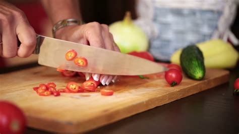 How to cut body fat % while maintaining lean muscle mass for men?