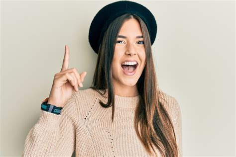 10 French People Physical Characteristics and Traits (2025)