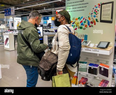 African couple buying goods hi-res stock photography and images - Alamy