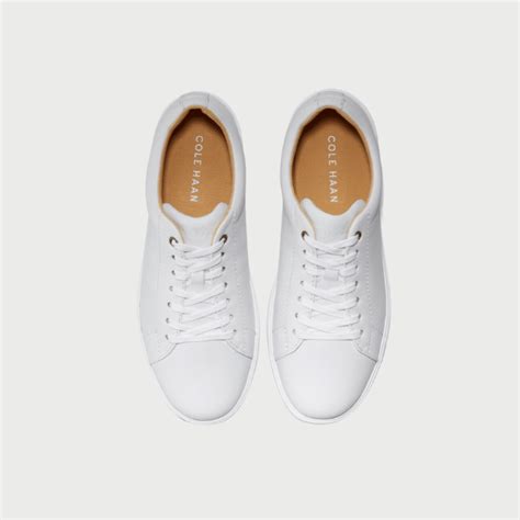 The Best Minimalist White Sneakers For Any Season
