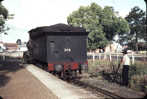 Weston Langford107986: Beenleigh Pb15 745 running round