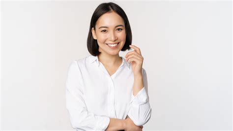 13 Things Confident Women Do To Attract Men Without Even Realizing It