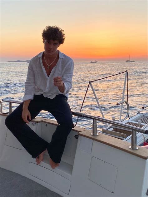 Versatile men’s style: How to transition outfits from gym to finance?