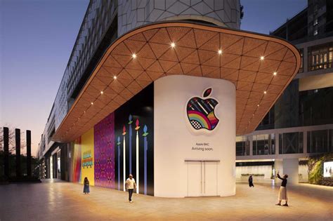 Apple Inc Bets Big on India as it Opens First Flagship Store - Arise News