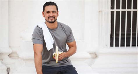 Optimal post-workout fuel for men: Maximize muscle recovery & growth?