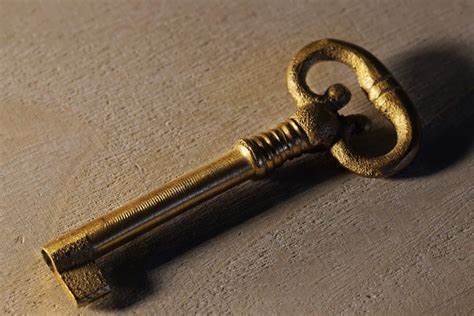 What key men’s style pieces offer work-to-weekend versatility?