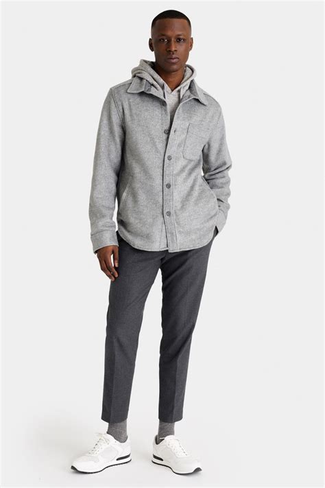 The Best Minimalist Sneaker Brands (& The Model You Should Buy)