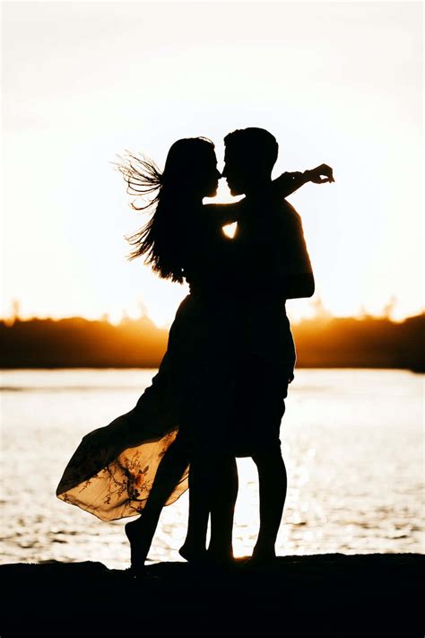[100+] Couple Profile Pictures | Wallpapers.com
