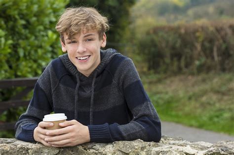 Getting started - Describing people - GCSE Irish – Learners (CCEA ...