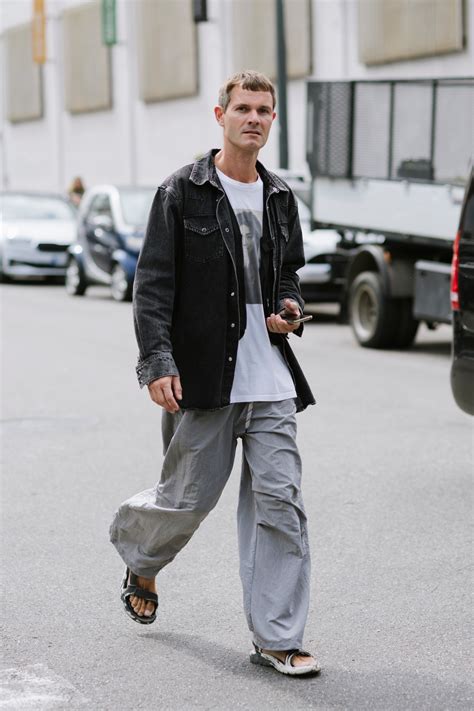 They Are Wearing: Milan Fashion Week Men's Spring 2025 Street Style ...
