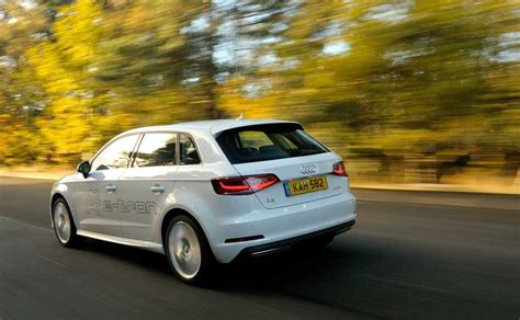 Car Driving Tips: How to Ensure a Safe and Smooth Drive - CarandBike