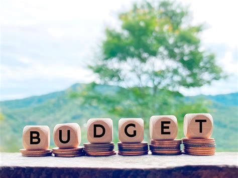 What budget-friendly protein sources fuel men building muscle on a tight budget?