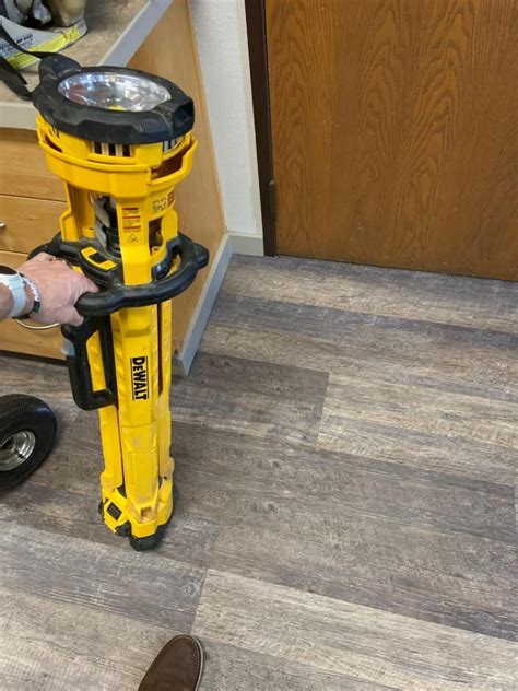 My new EDC flashlight. Extremely pocketable. : r/flashlight