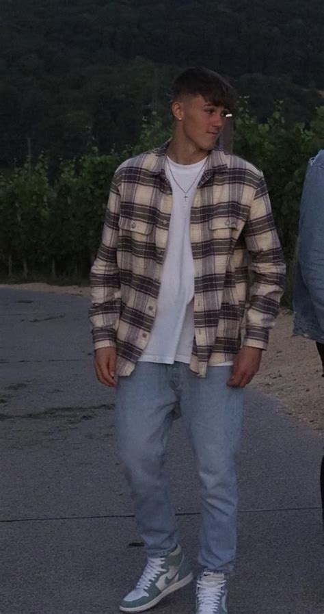 Master men’s smart casual: bridge office & social looks effortlessly?