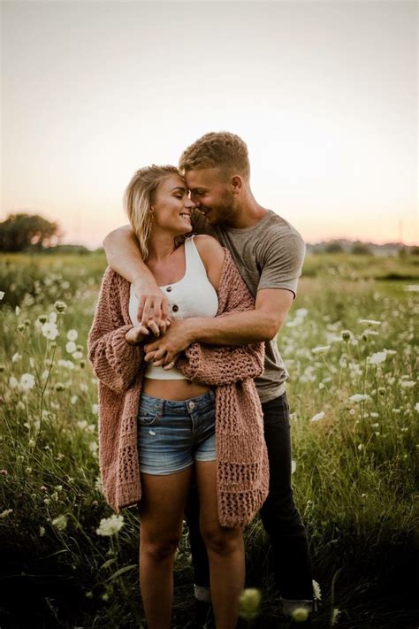 Outdoor couples session engagement photo ideas and inspiration #love # ...
