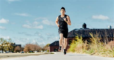 What running shoe features prevent common injuries for daily training?