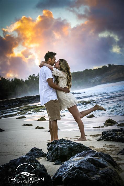 Beach photo session -gorgeous couple! Photography Ideas Hawaii # ...