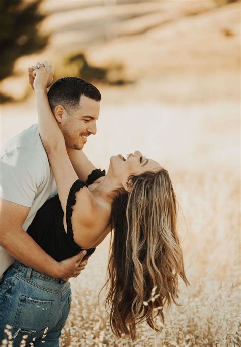 Outdoor Photoshoot Outfit ideas | Outdoor photoshoot, Couple ...