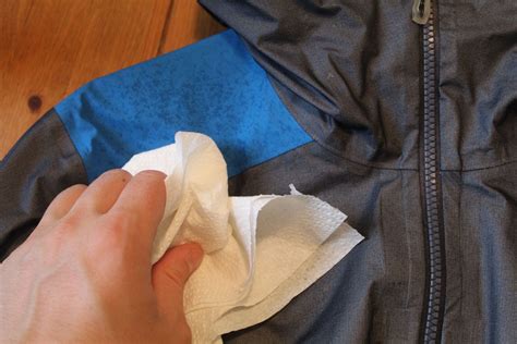 How to re-waterproof a GORE-TEX jacket?