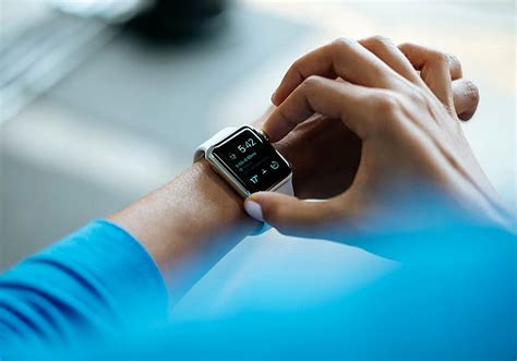 How Do I Choose the Right Smartwatch? – FLUX MAGAZINE