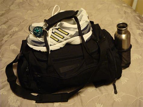 What durable gym bag prevents odor and organizes fitness & work essentials?