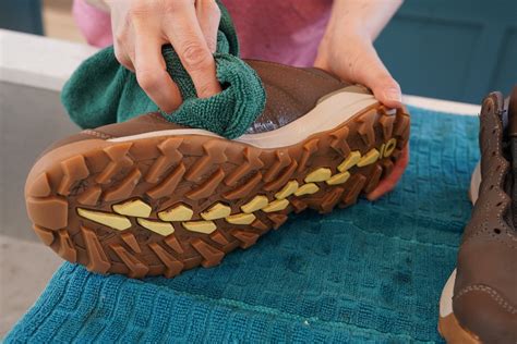 How To Clean Your Hiking Boots: Step-by-Step Instructions – Bearfoot Theory
